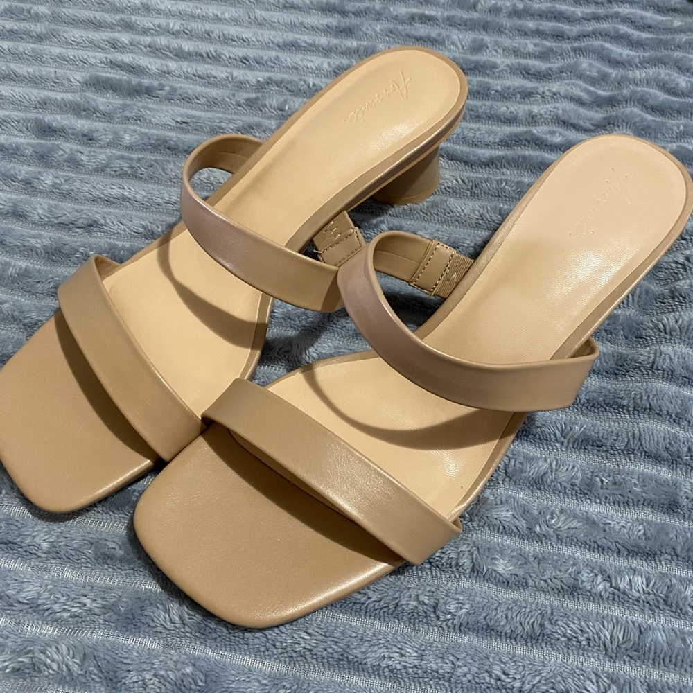 Elegant Beige Women's Sandals